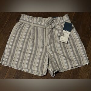 $5 bundle sale- Jag belted pleat shorts- women’s 10- beachy